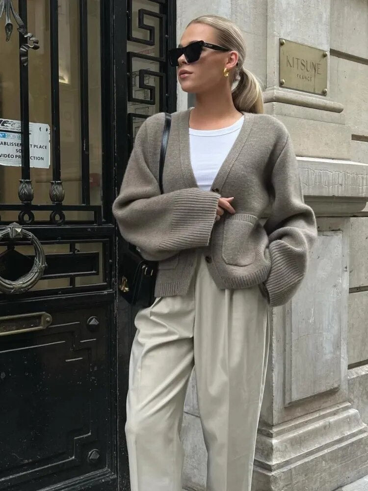 Elegancki Sweter o Klasycznym Fasonie