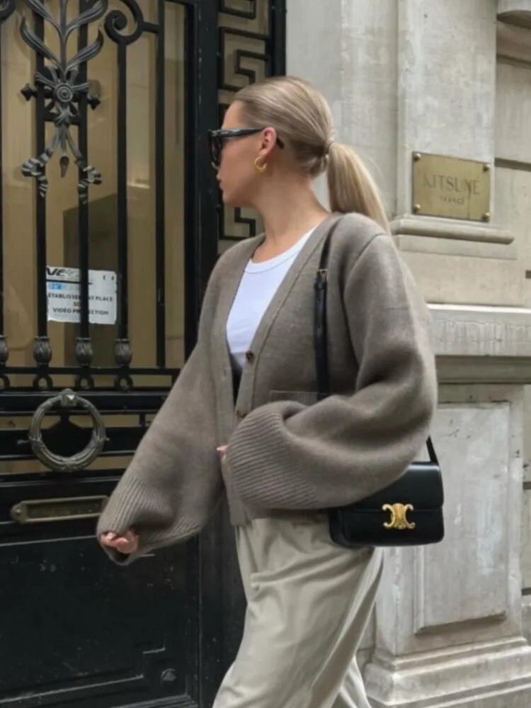 Elegancki Sweter o Klasycznym Fasonie