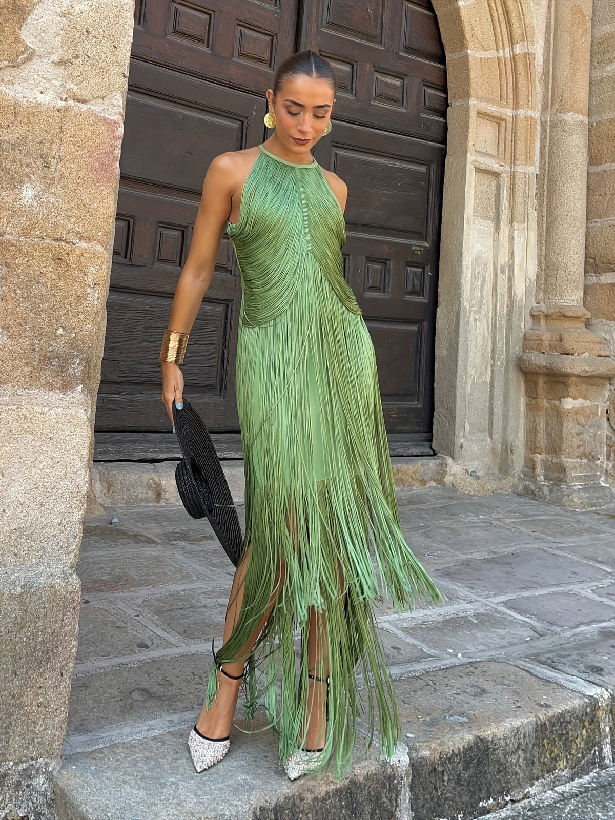 Sukienka Midi Bodycon z Frędzlami i Dekoltem Halter